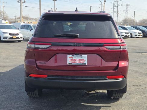Used 2024 Jeep Grand Cherokee Altitude AWD/4WD image 16