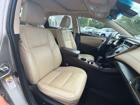 Used 2016 Toyota Avalon Limited w/ Toyota Safety Sense Package FWD image 21
