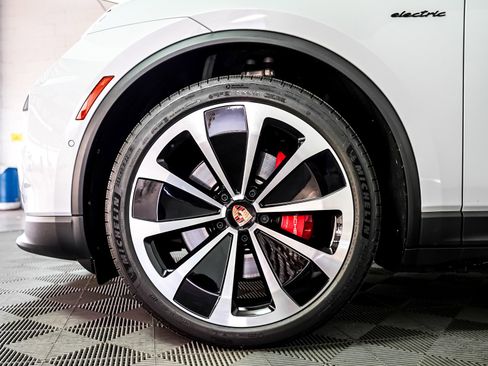 New 2026 Porsche Macan 4S Electric image 13