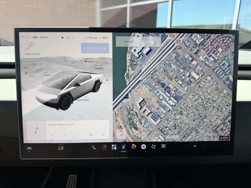 Used 2024 Tesla Cybertruck AWD Crew Cab image 31