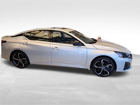 New 2025 Nissan Altima 2.5 SR w/ SR Premium Package image 7