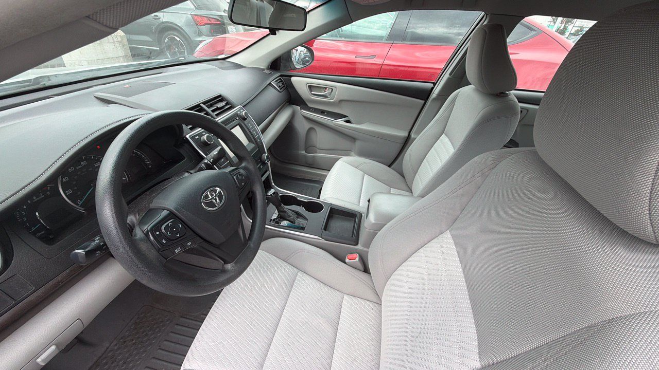 Used 2015 Toyota Camry LE FWD image 3