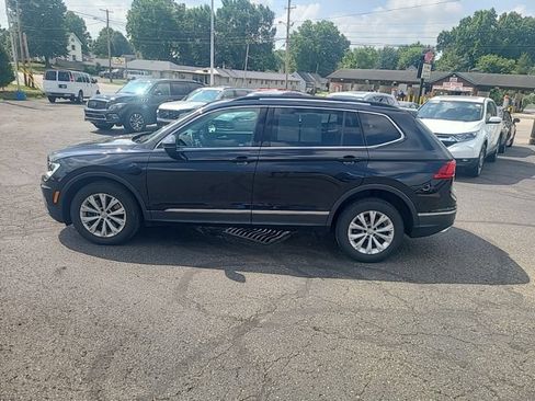 Used 2018 Volkswagen Tiguan SE w/ Panoramic Sunroof Package AWD/4WD image 3