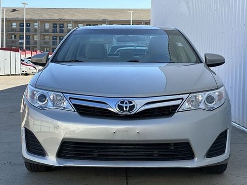Used 2014 Toyota Camry LE FWD image 8