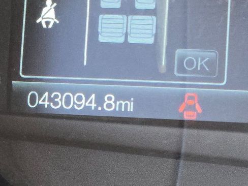 Used 2024 Ford Edge Titanium image 30