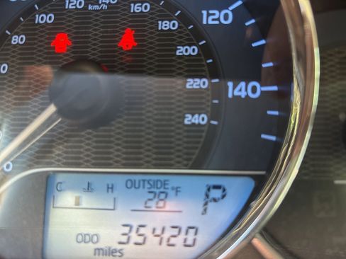 Used 2016 Toyota Corolla LE image 12