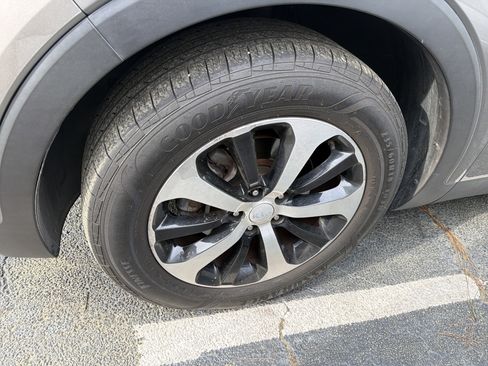 Used 2018 Kia Sorento EX image 10