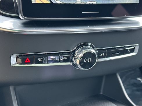 New 2025 Volvo XC90 B6 Plus image 19