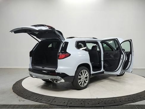 New 2026 GMC Acadia Denali w/ Super Cruise Package FWD image 15