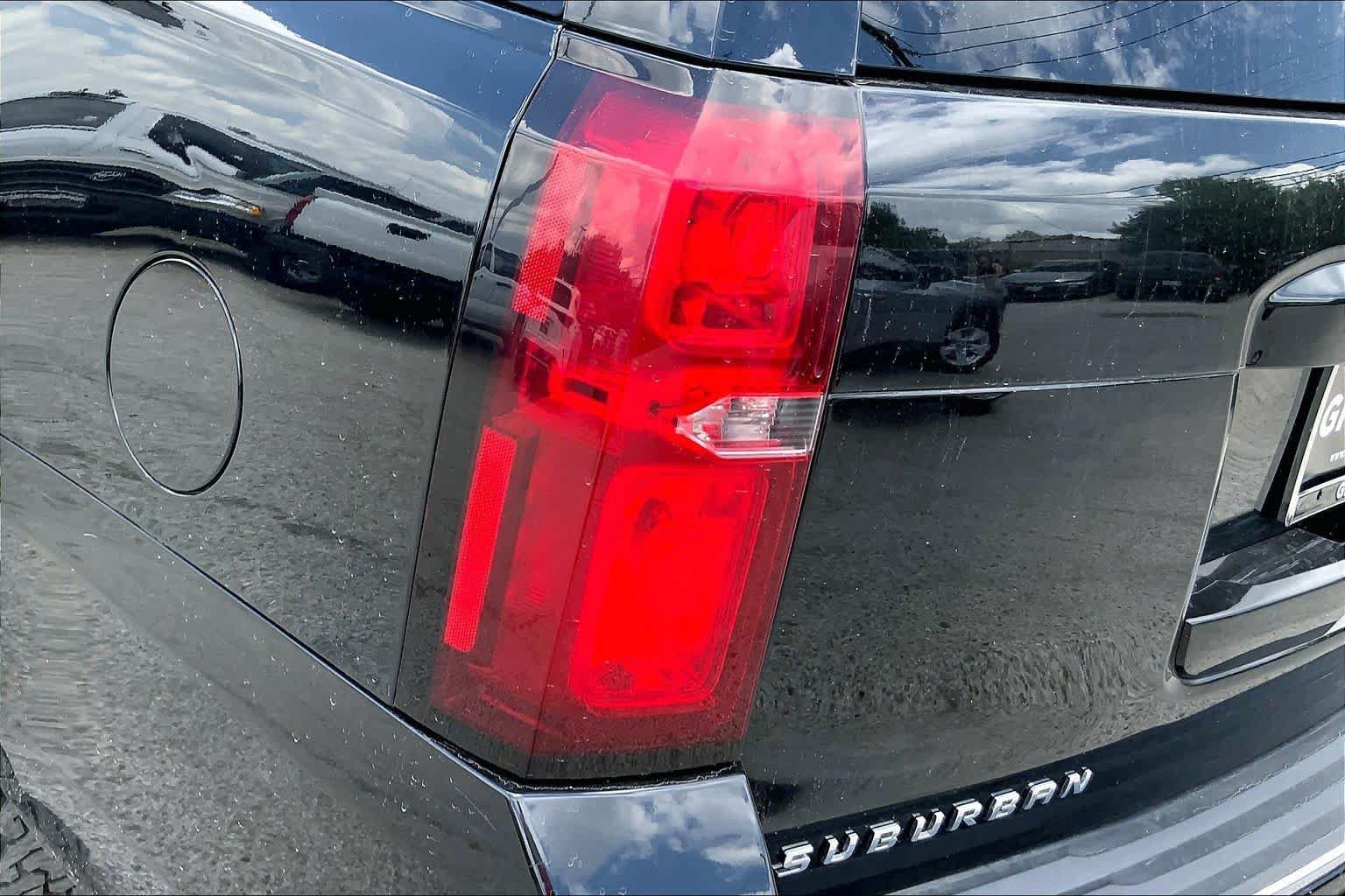 Used 2018 Chevrolet Suburban Premier RWD image 28