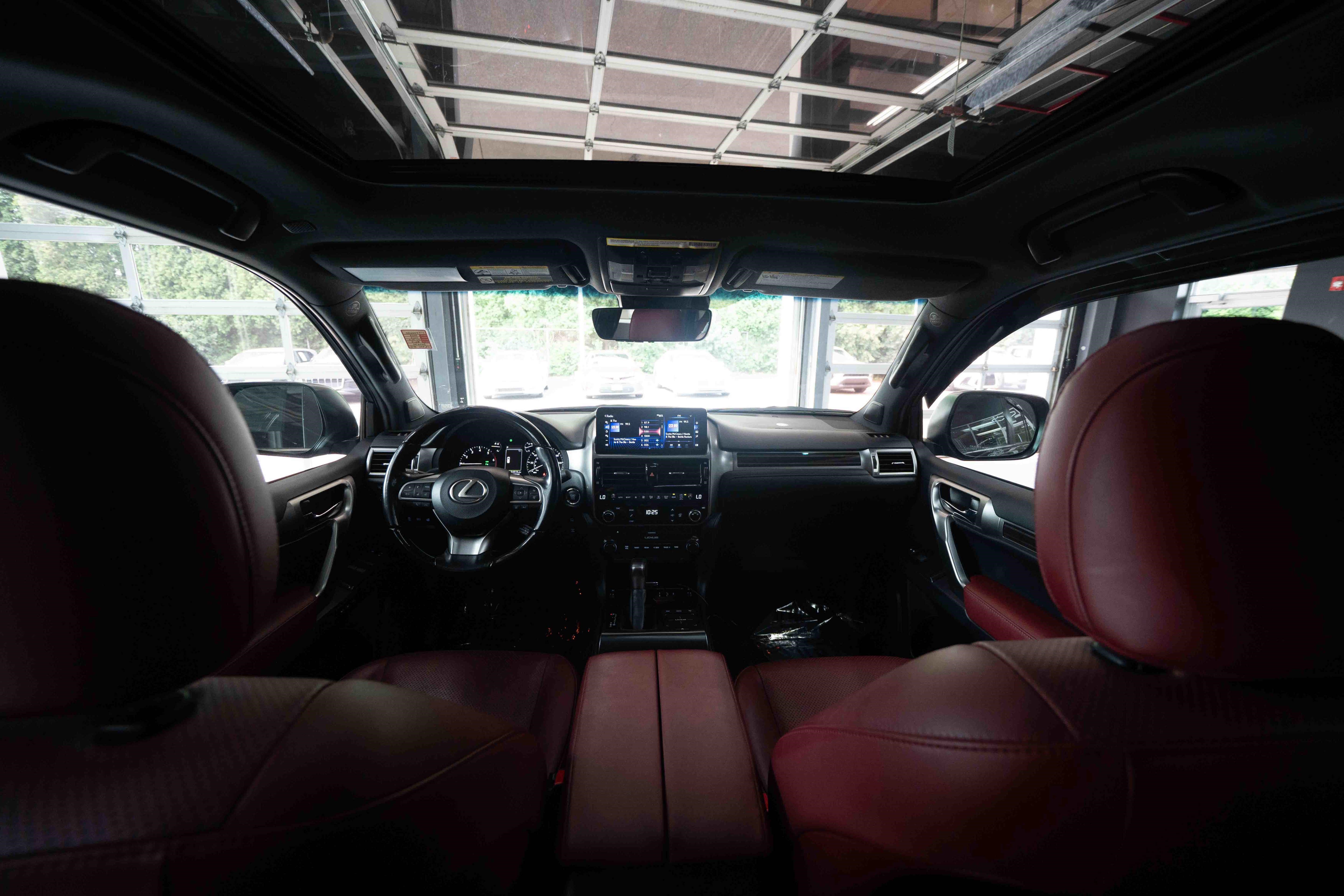 Used 2023 Lexus GX 460 Luxury w/ Sport Design Package AWD/4WD image 19
