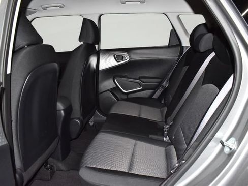 Used 2025 Kia Soul LX w/ LX Technology Package FWD image 16