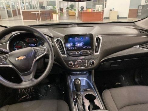 Used 2019 Chevrolet Malibu LT FWD image 17