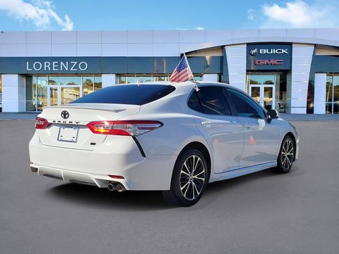 Used 2020 Toyota Camry SE FWD image 5