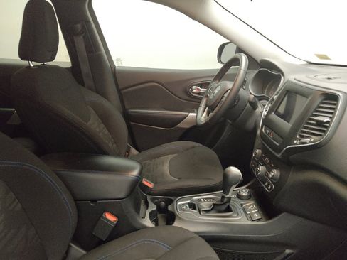 Used 2020 Jeep Cherokee Latitude image 21