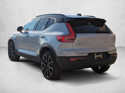 Used 2022 Volvo XC40 T4 R-Design w/ Protection Package Premier image 7
