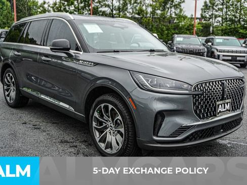 Used 2025 Lincoln Aviator Reserve w/ Illumination Package AWD/4WD image 3