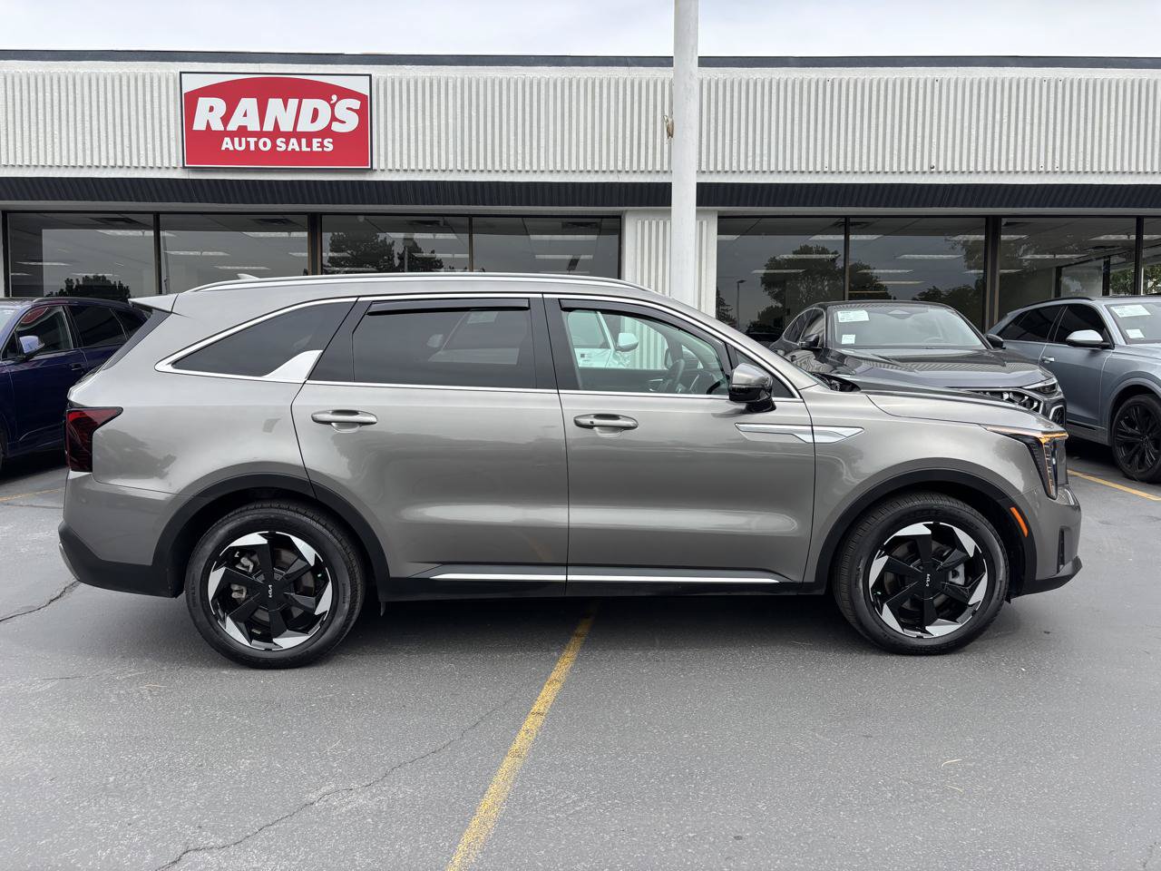 Used 2025 Kia Sorento EX AWD/4WD image 2