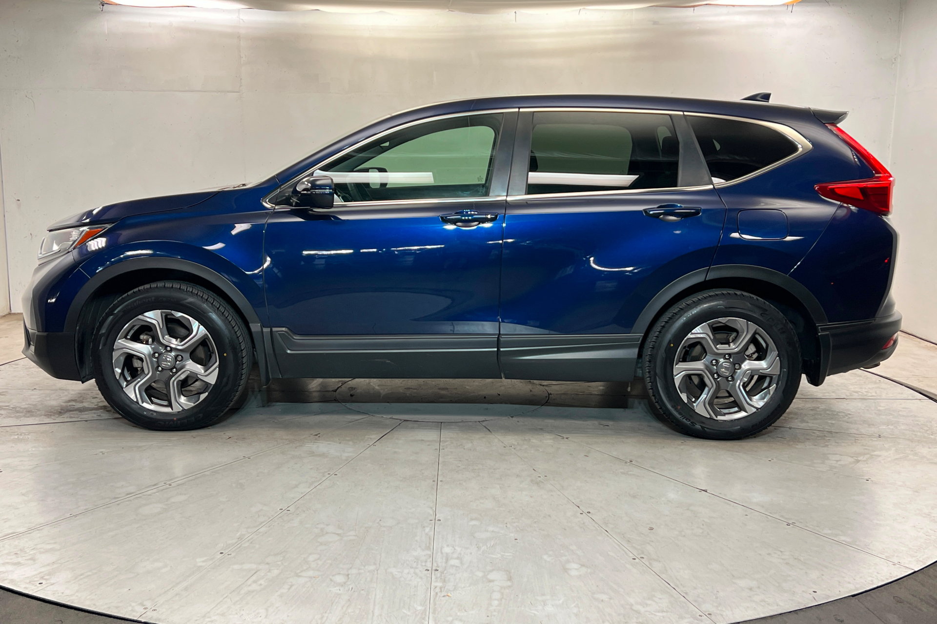 Used 2019 Honda CR-V EX image 2