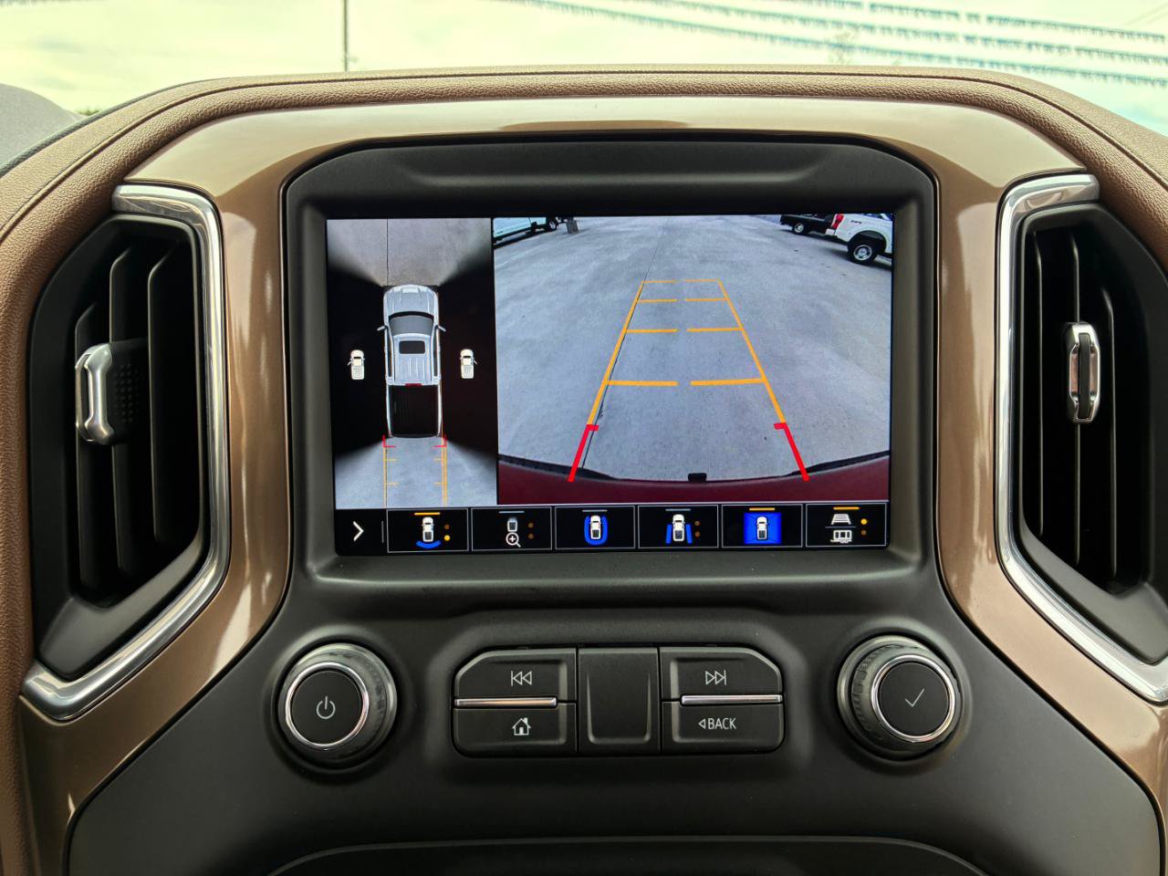 Used 2021 Chevrolet Silverado 1500 High Country w/ Technology Package AWD/4WD image 23