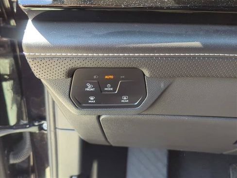 Used 2024 Volkswagen Atlas SE FWD image 14