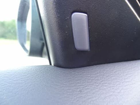 Used 2025 Nissan Sentra SV FWD image 16