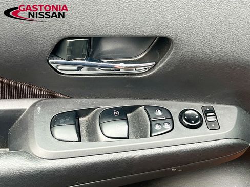 Used 2022 Nissan Kicks SR image 21