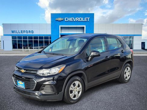Used 2018 Chevrolet Trax LS w/ LPO, Cargo Package FWD image 1