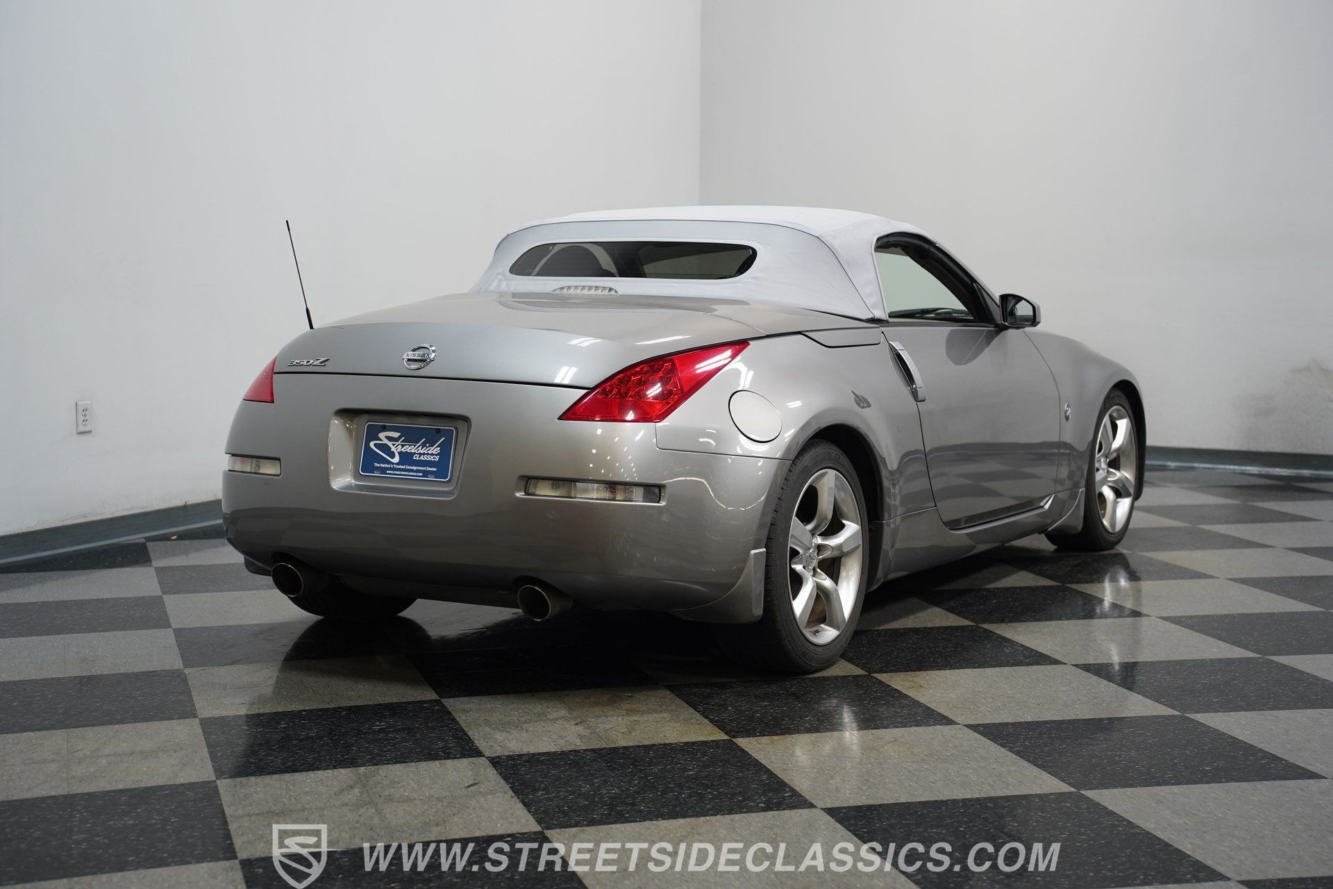 Used 2007 Nissan 350Z Touring RWD image 12