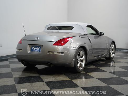 Used 2007 Nissan 350Z Touring RWD image 12