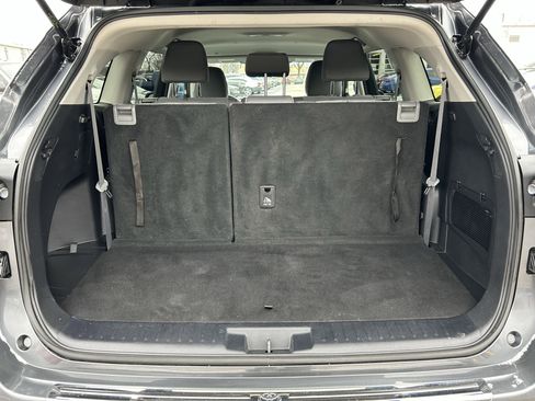 Used 2021 Toyota Highlander L image 27