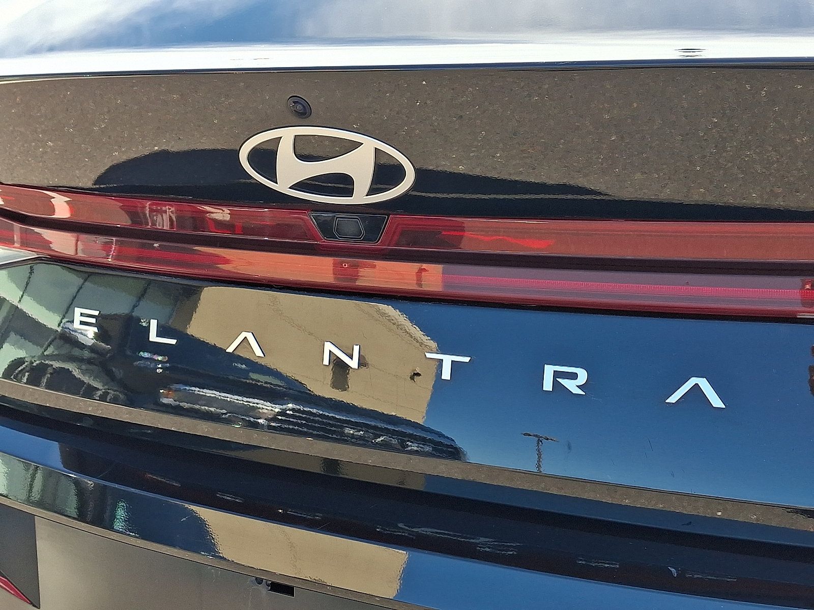 Certified 2025 Hyundai Elantra Limited FWD image 30