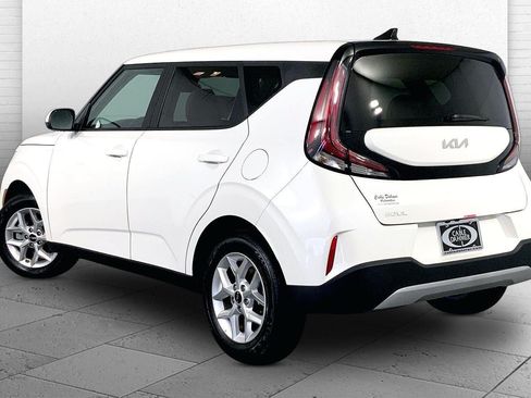 Certified 2025 Kia Soul LX w/ LX Technology Package FWD image 11