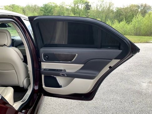 Used 2020 Lincoln Continental w/ Premium Package image 30