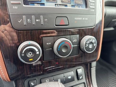 Used 2017 Chevrolet Traverse LT w/ Style and Technology Package image 16