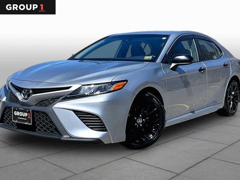 Used 2019 Toyota Camry SE image 1