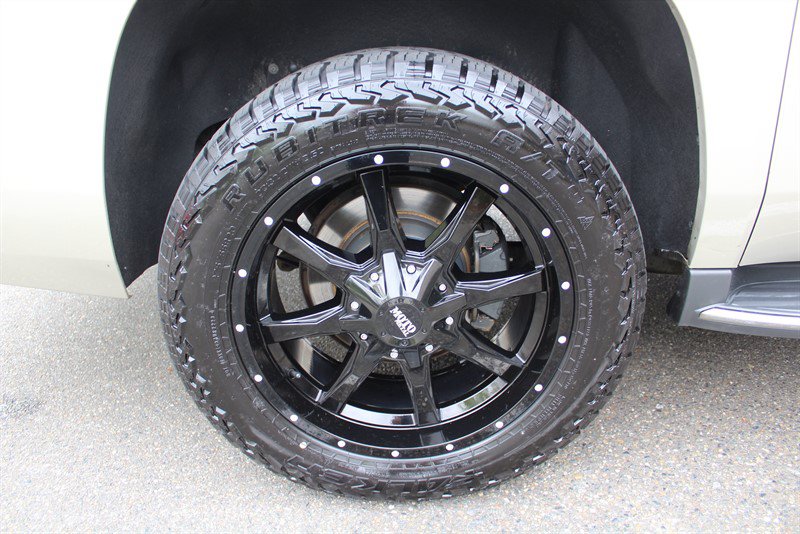 Used 2016 Chevrolet Suburban LTZ AWD/4WD image 35