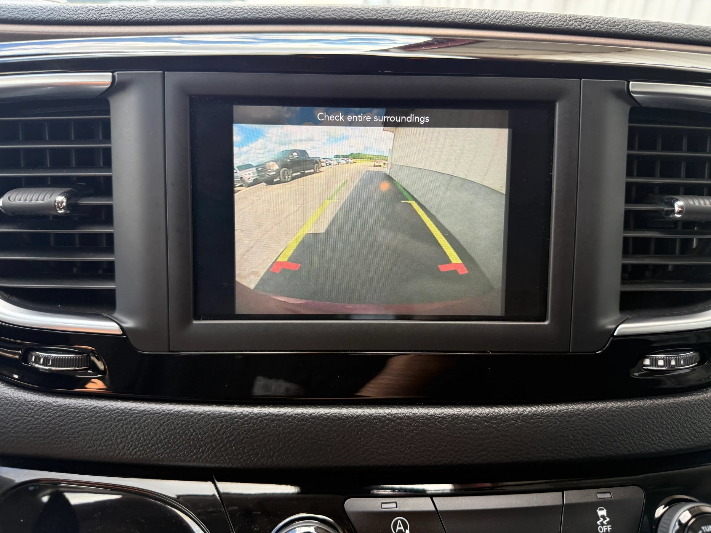 Used 2020 Chrysler Voyager L FWD image 25