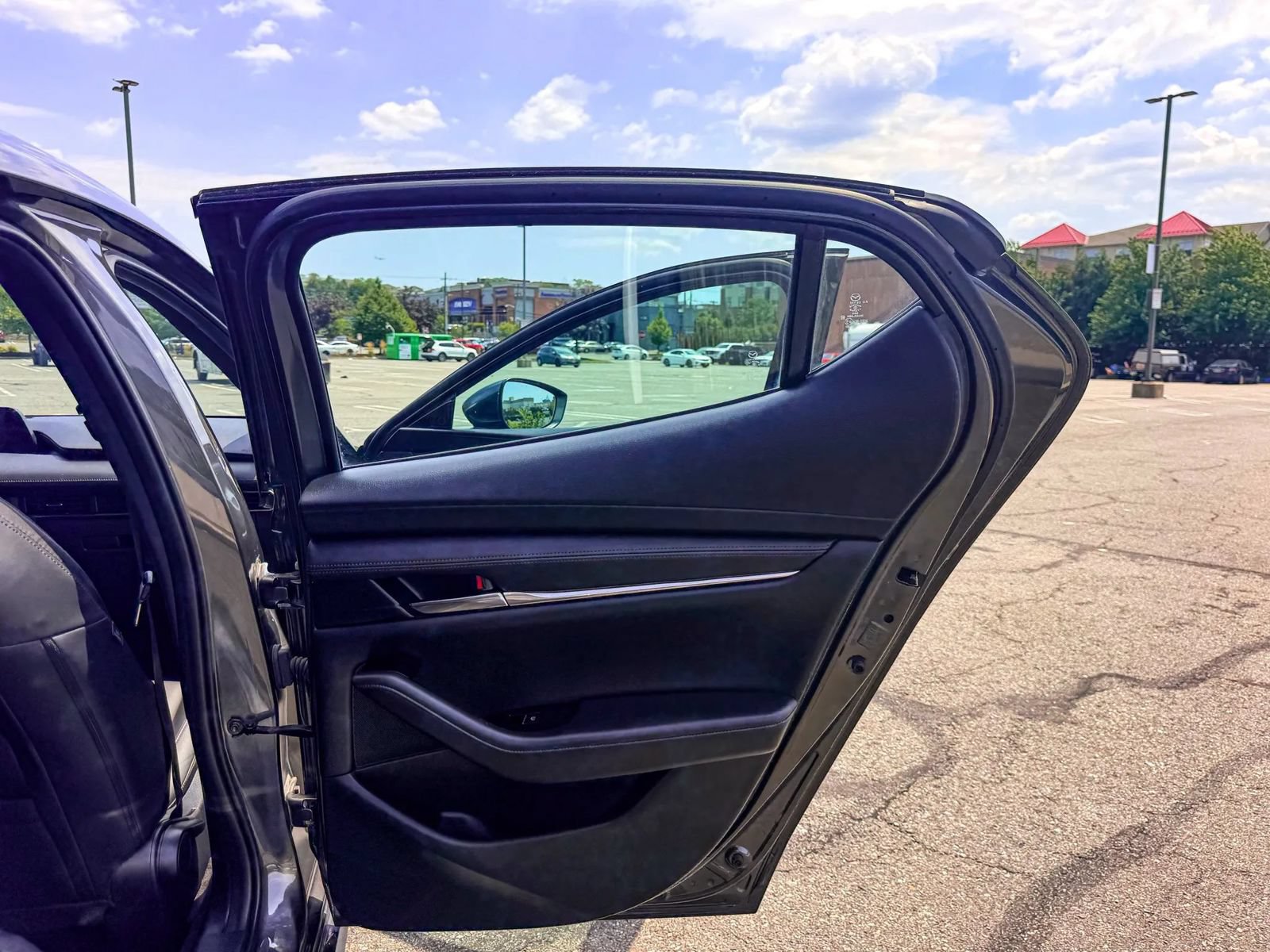 Used 2023 MAZDA MAZDA3 s FWD image 13
