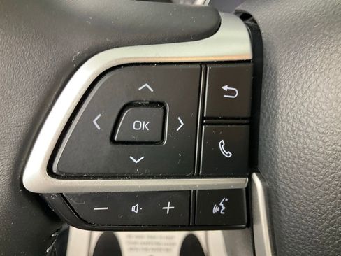 Used 2024 Toyota Highlander XLE image 18