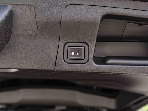 Used 2023 GMC Acadia SLT image 47