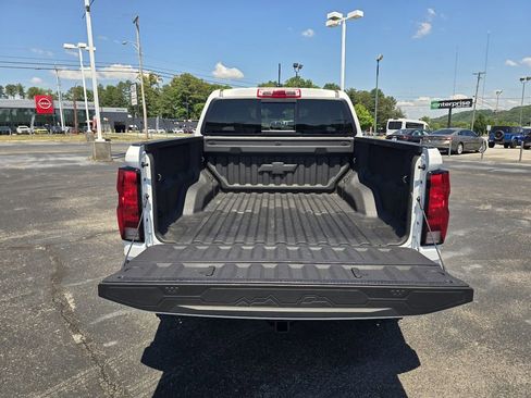 Used 2024 Chevrolet Colorado Trail Boss w/ Technology Package AWD/4WD image 12