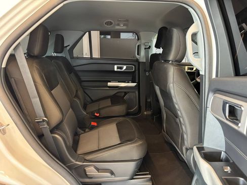 Used 2024 Ford Explorer XLT AWD/4WD image 24