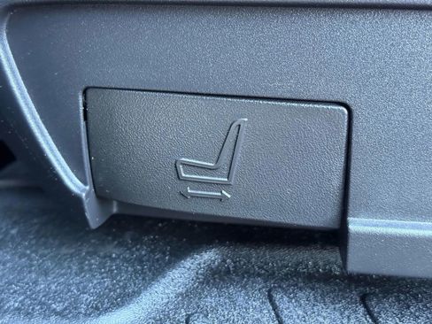 Used 2016 GMC Acadia SLE image 47