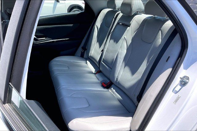 Used 2024 Hyundai Elantra Limited FWD image 25