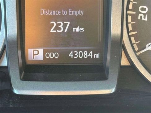 Used 2018 Toyota Tacoma Limited image 25