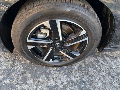 Used 2025 Nissan Sentra SV image 25