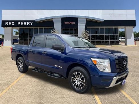 Used 2024 Nissan Titan SV w/ SV Convenience Package RWD image 2