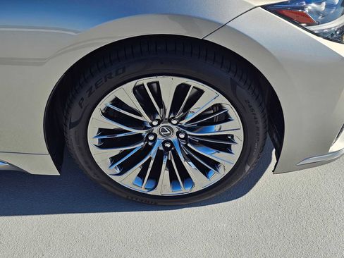 Certified 2022 Lexus LS 500 w/ Cold Weather Package (CK) RWD image 9