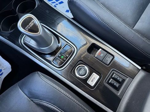 Used 2018 Mitsubishi Outlander 4WD Plug-In Hybrid image 30